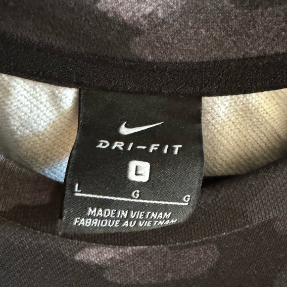 SoulCycle Nike Camo Dri Fit Cropped Sweatshirt - Picture 3 of 3